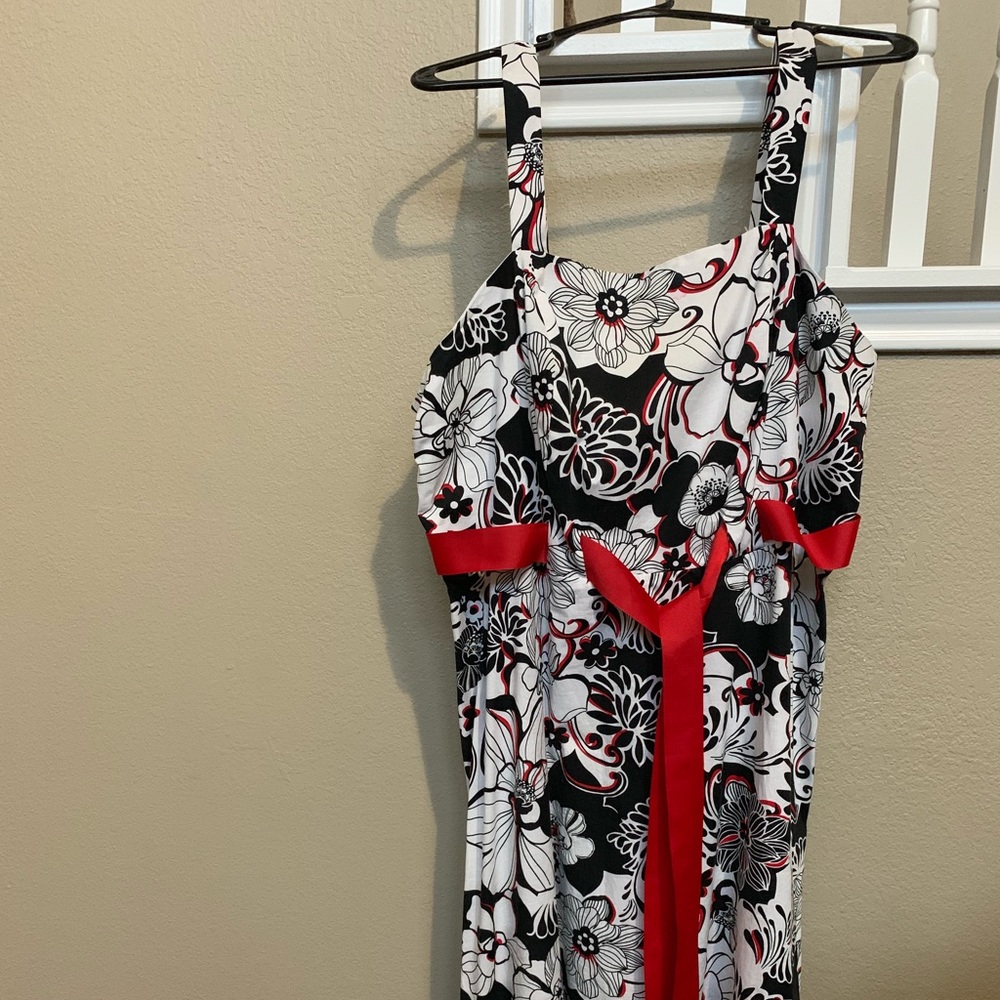 Really cute Summer Dress! Great condition!